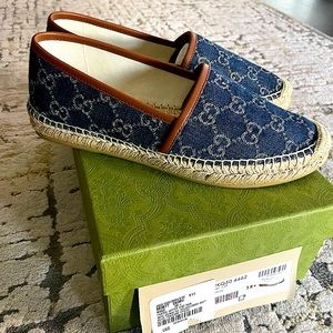 Authentic Gucci Blue Denim shoes with cognac leather trim